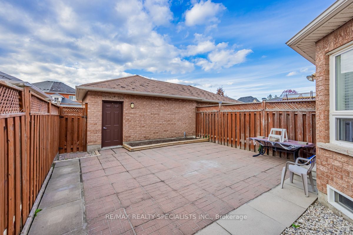 7 Snowberry Cres