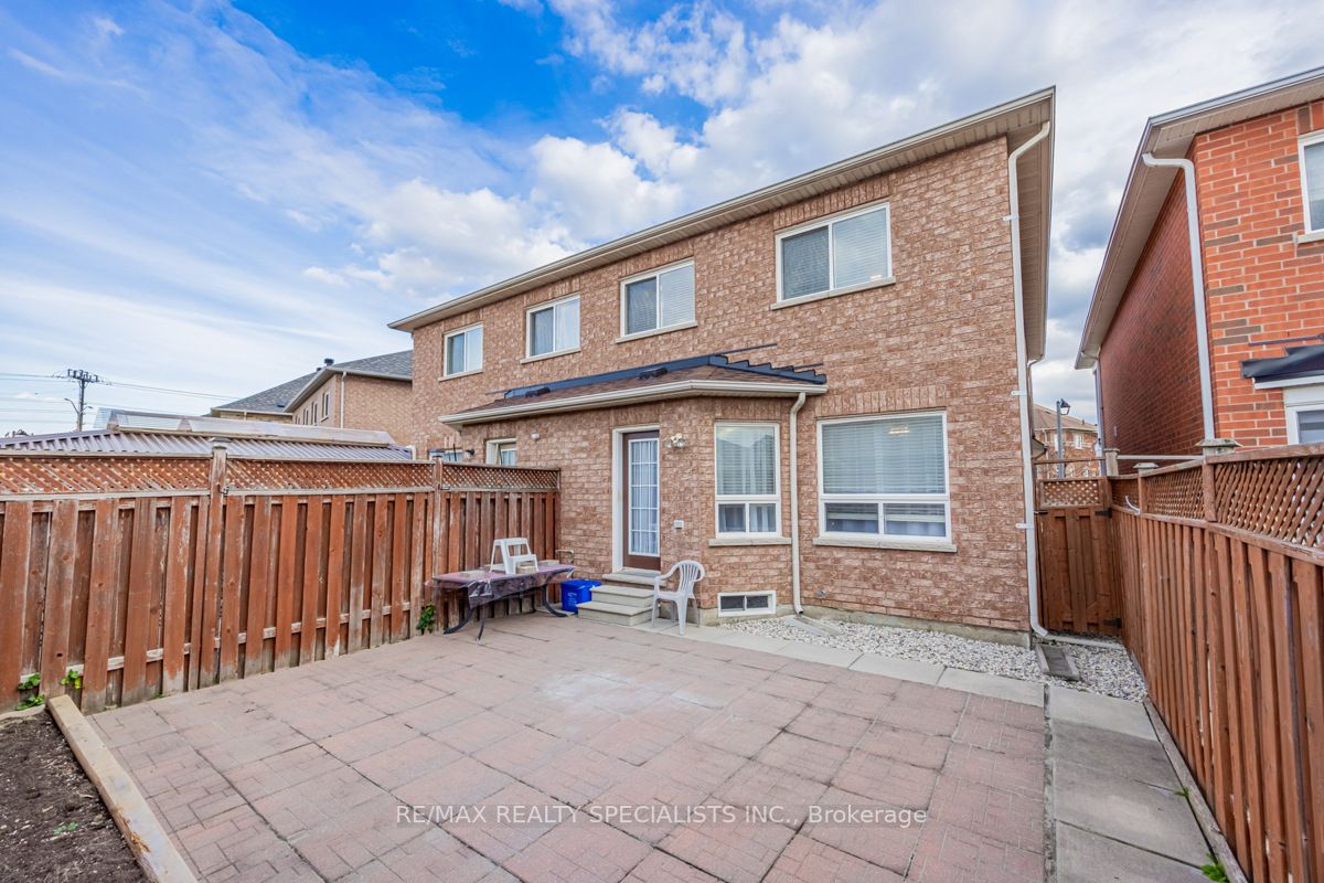 7 Snowberry Cres