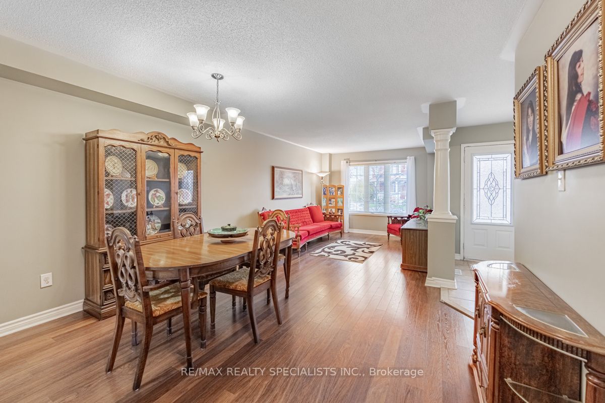 7 Snowberry Cres