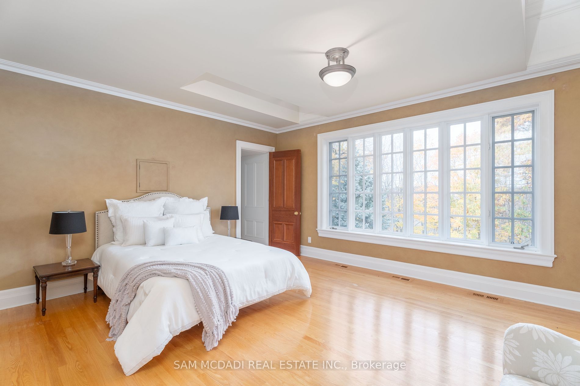 2033 Mississauga Rd