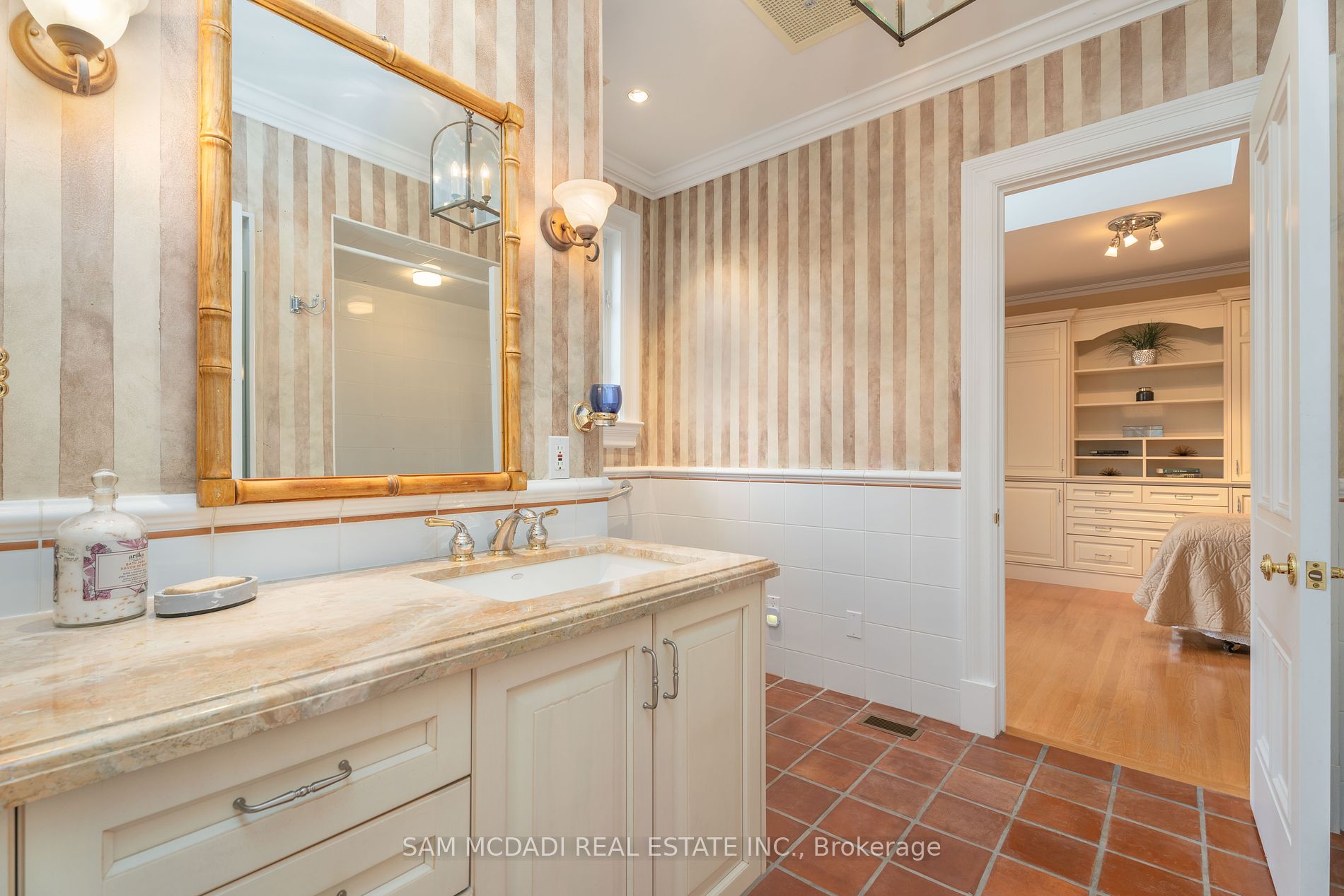 2033 Mississauga Rd