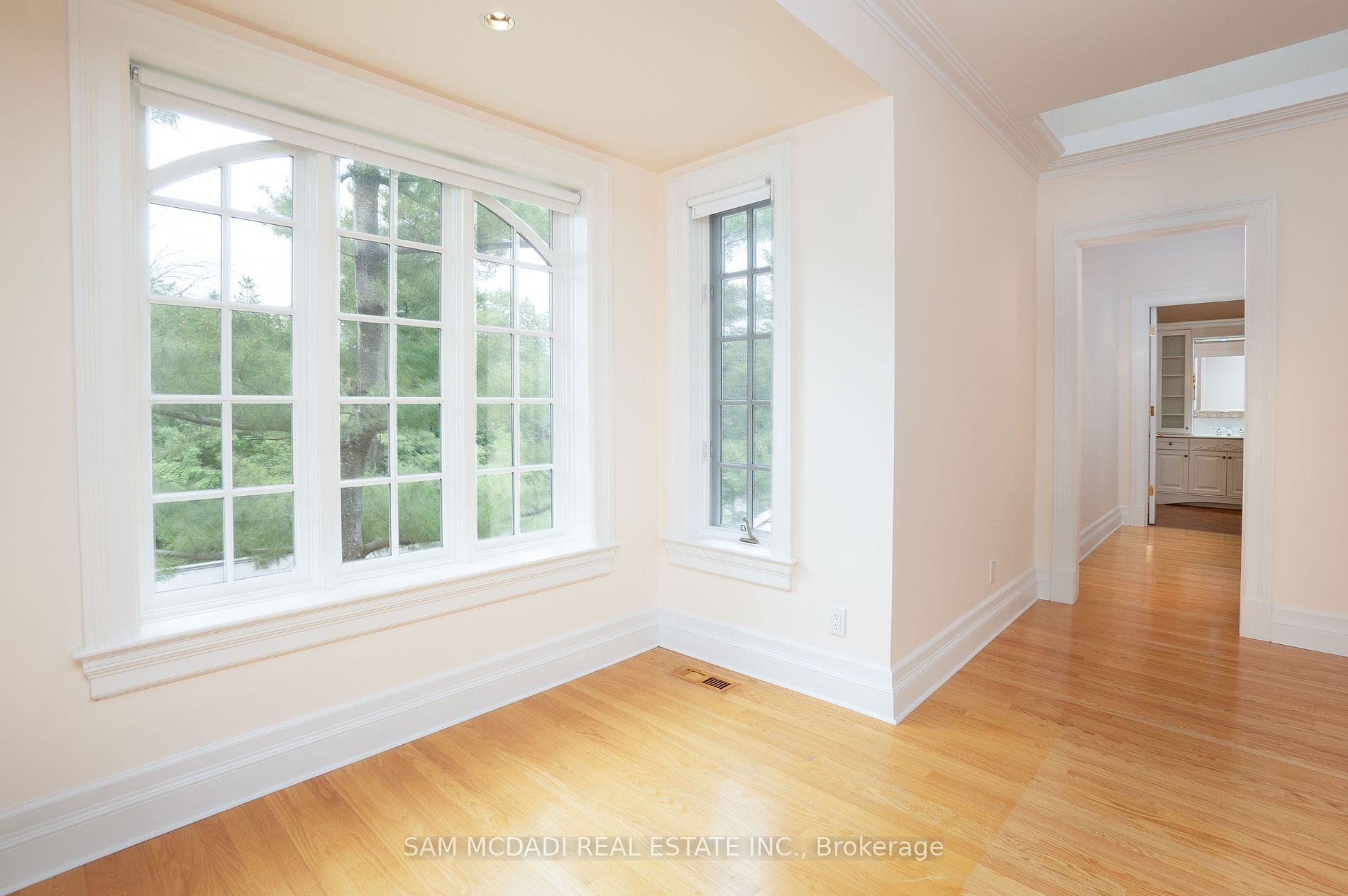 2033 Mississauga Rd