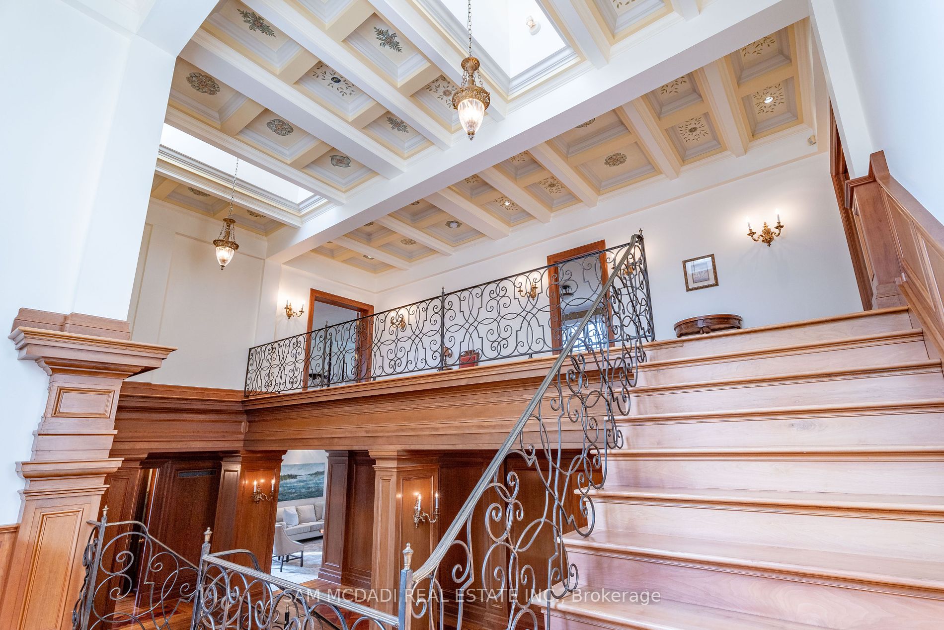 2033 Mississauga Rd