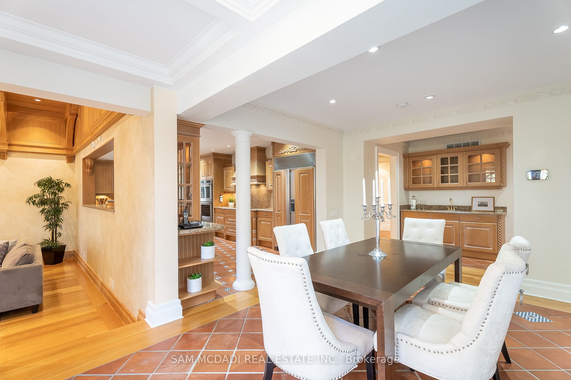 2033 Mississauga Rd