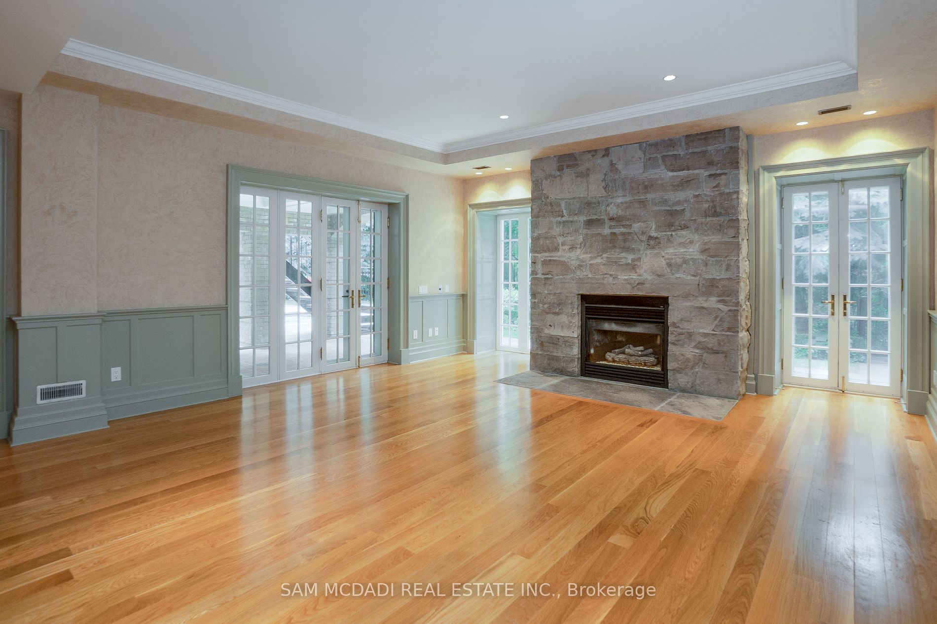 2033 Mississauga Rd