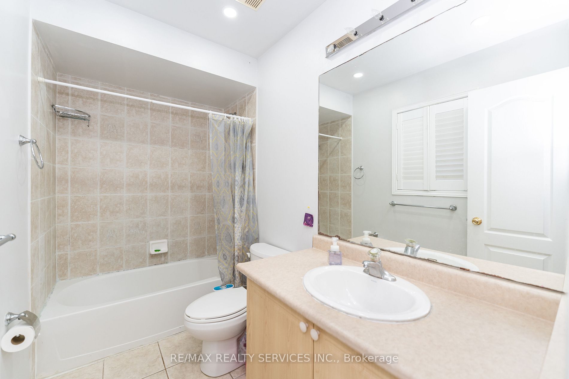 2 Clovercrest Drive