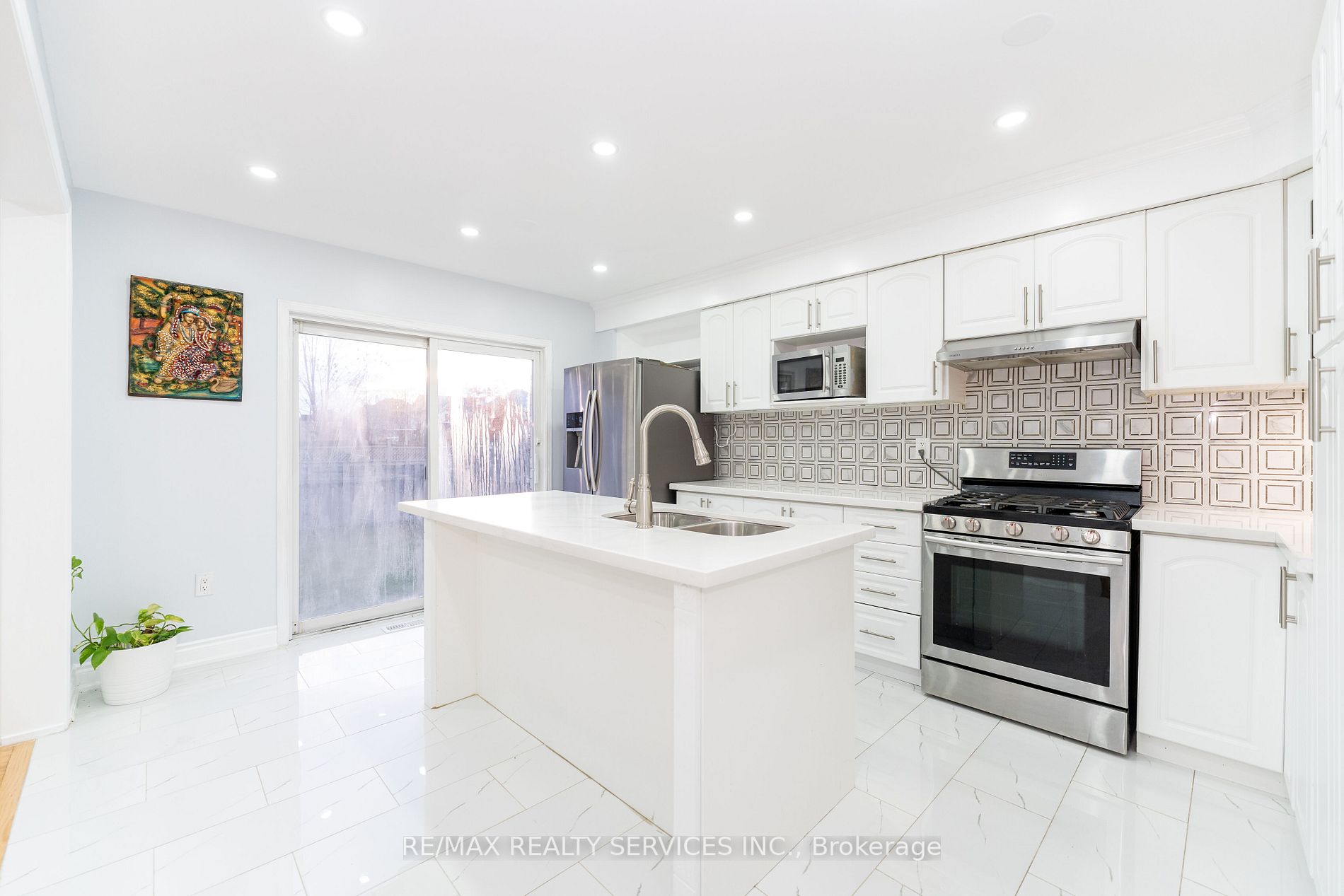 2 Clovercrest Drive