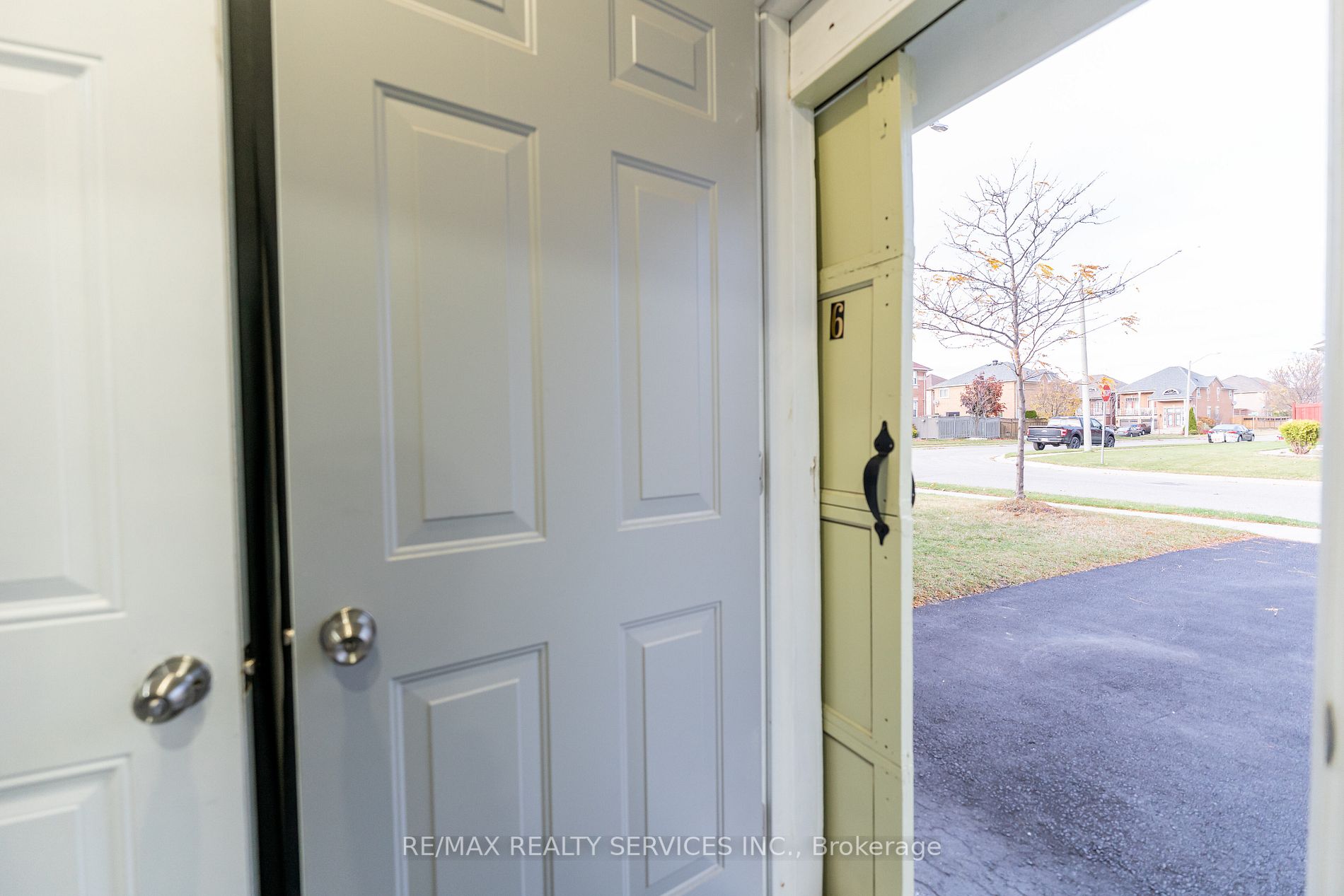 2 Clovercrest Drive