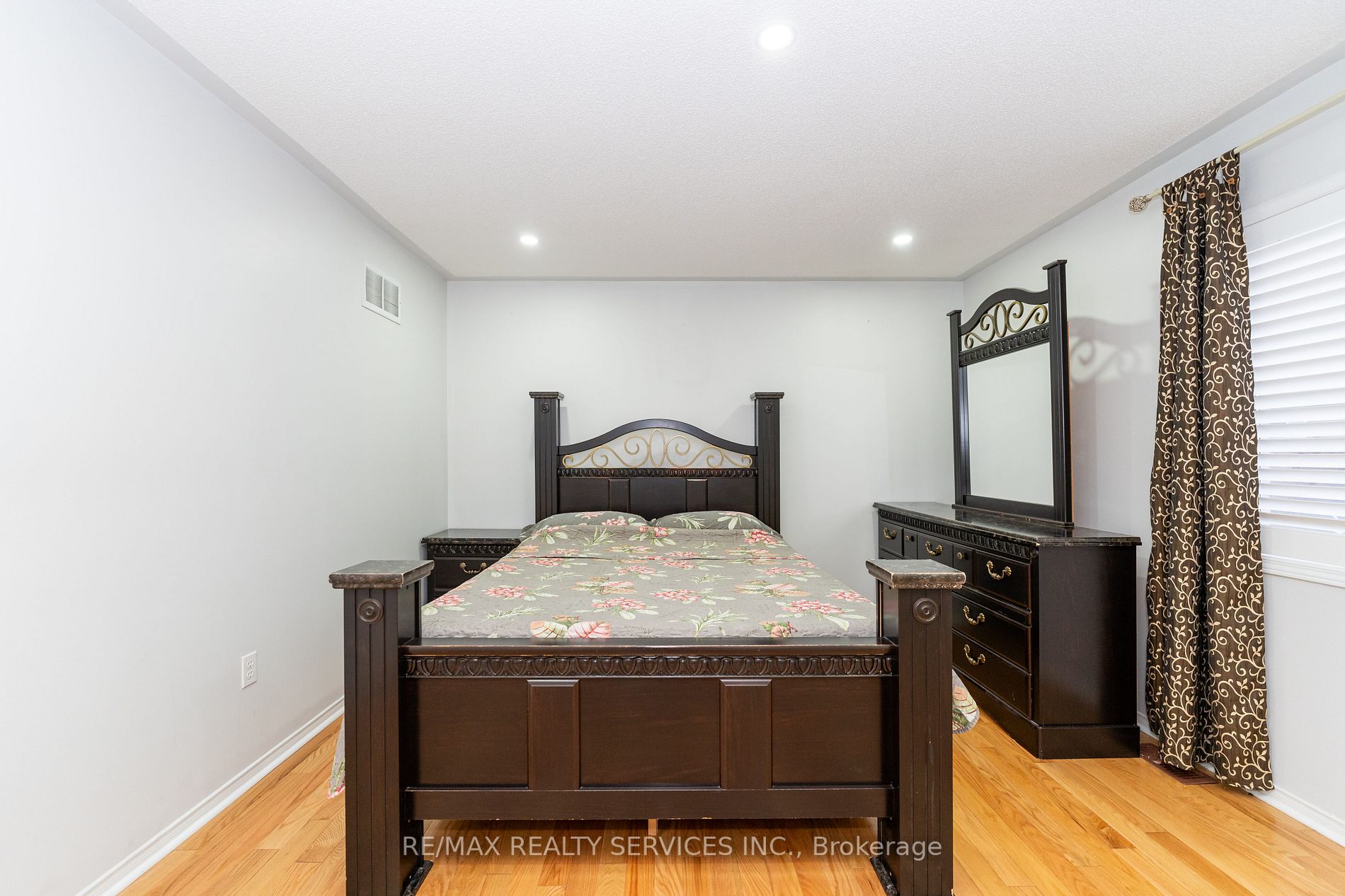 2 Clovercrest Drive