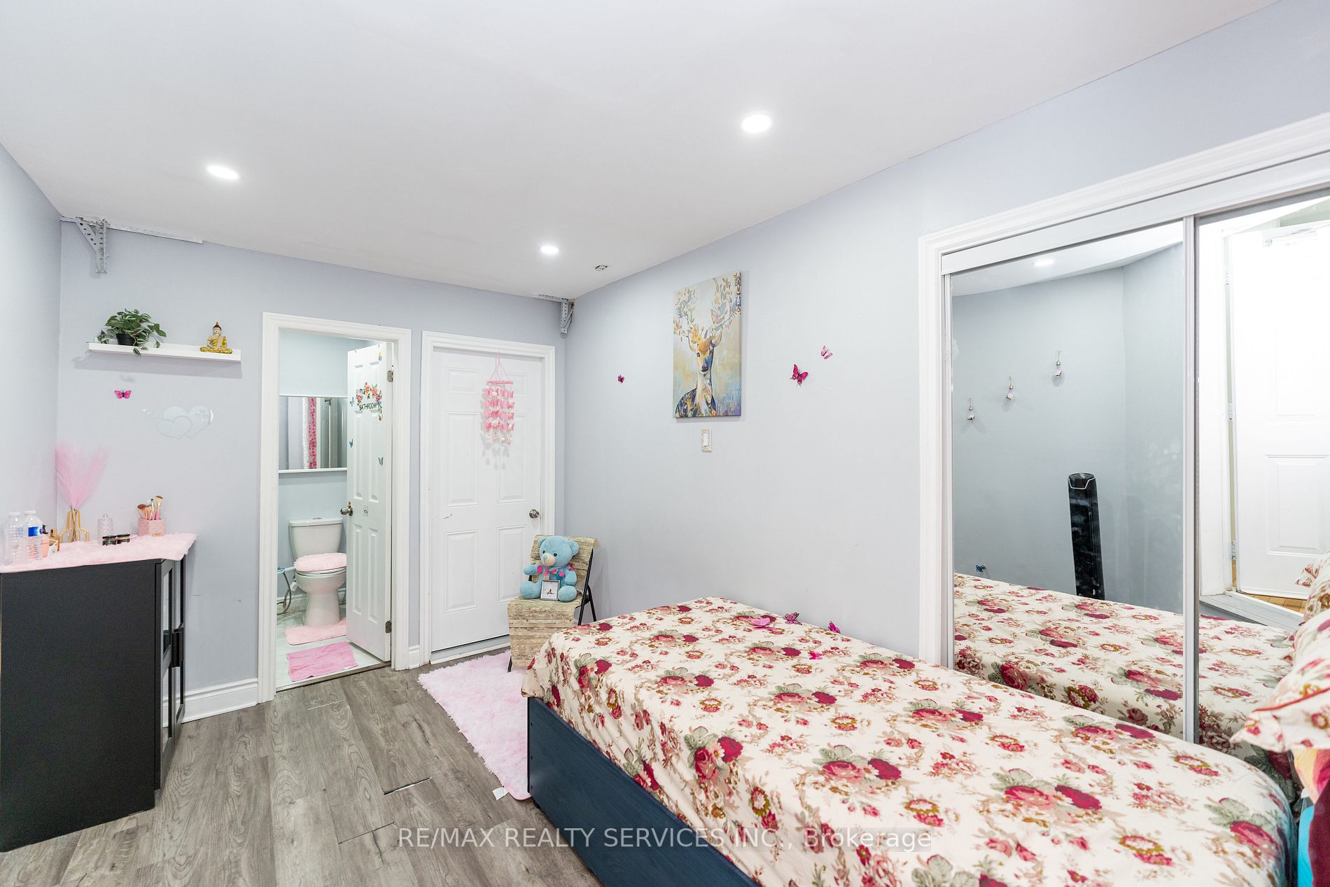 2 Clovercrest Drive