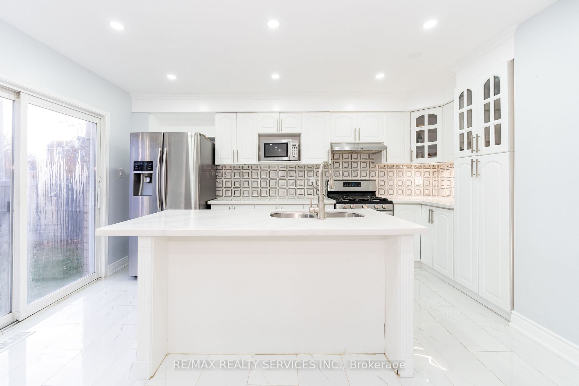 2 Clovercrest Drive