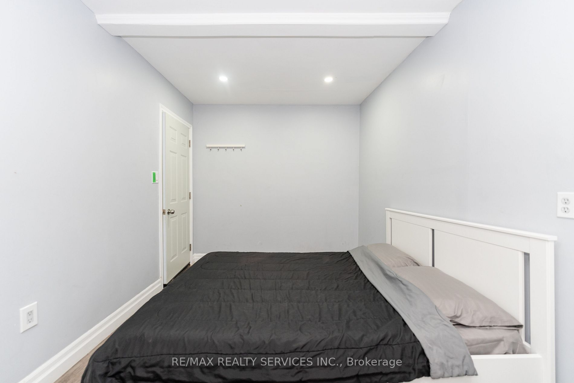 2 Clovercrest Drive