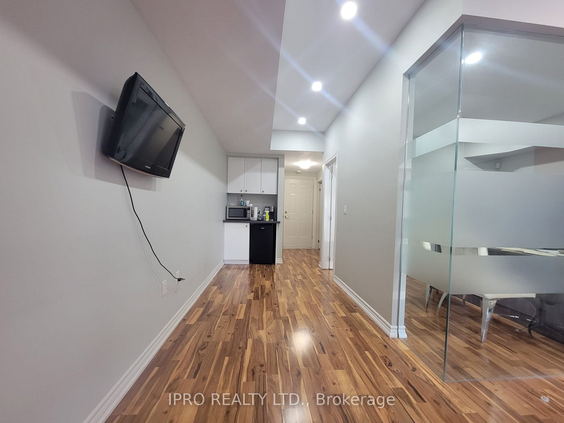 32 Sky Harbour Dr