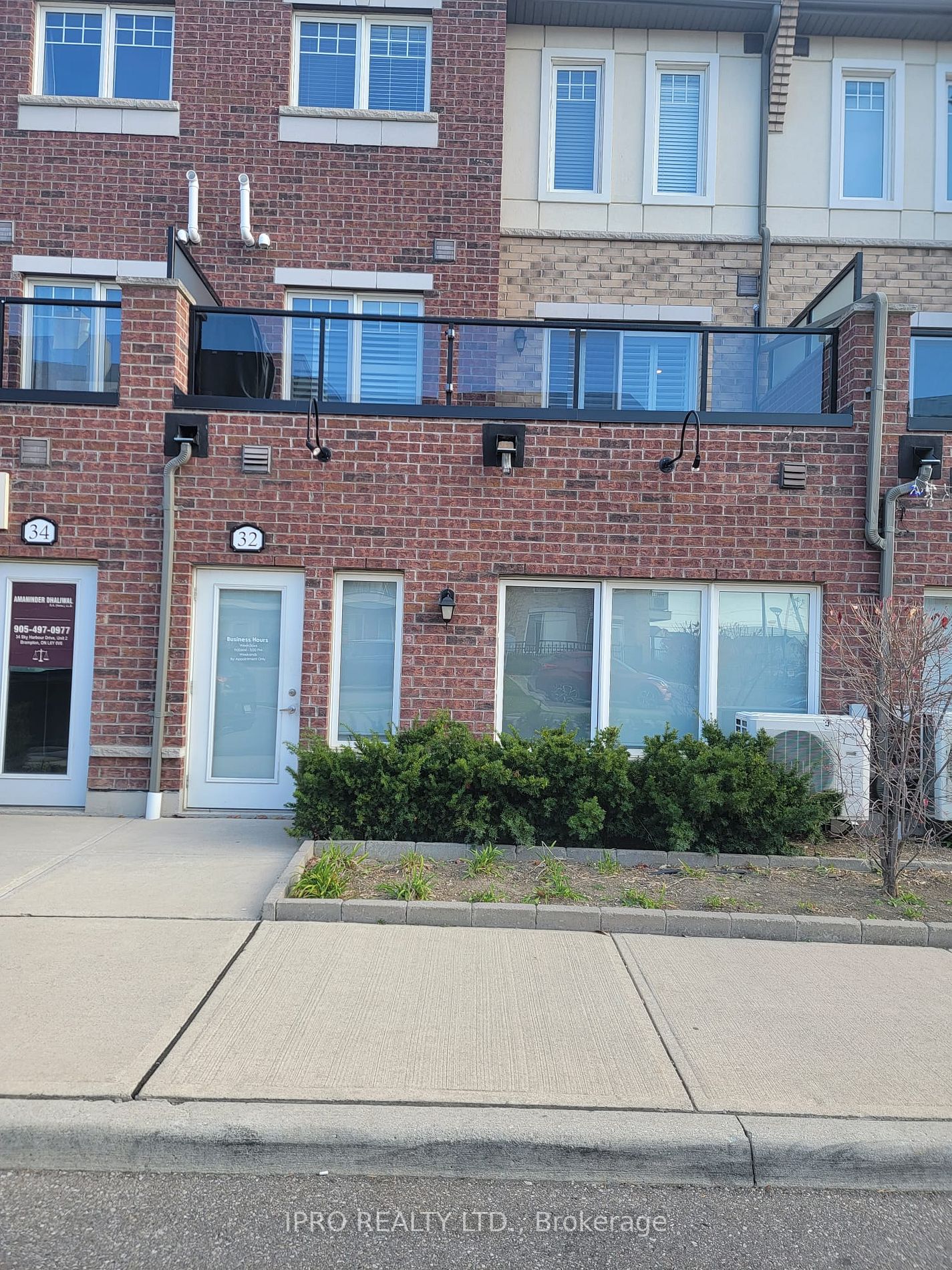 32 Sky Harbour Dr