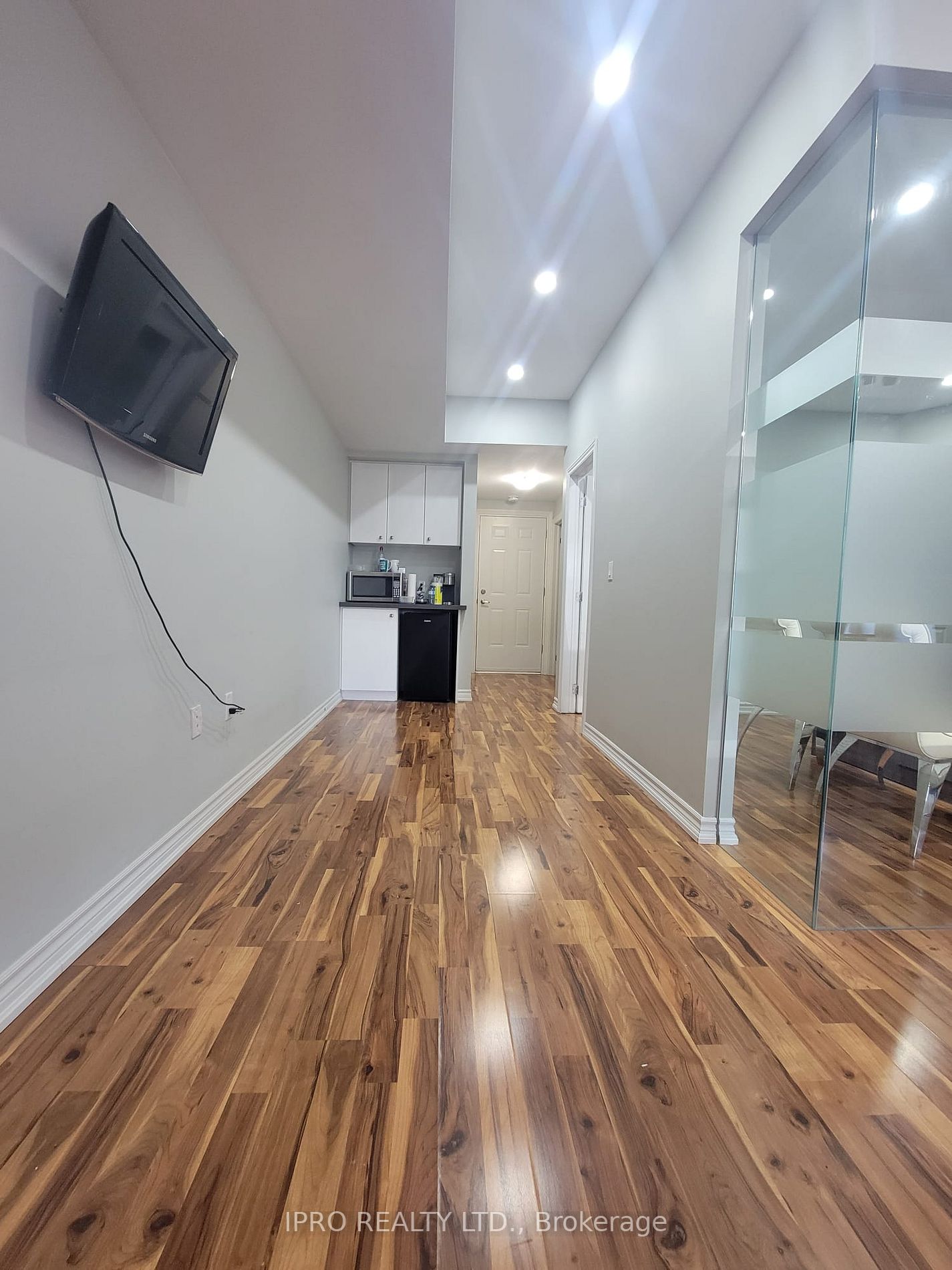 32 Sky Harbour Dr