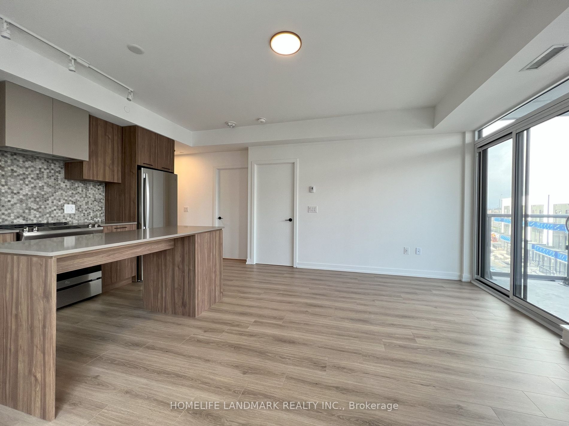 10 Lagerfeld Dr, #304