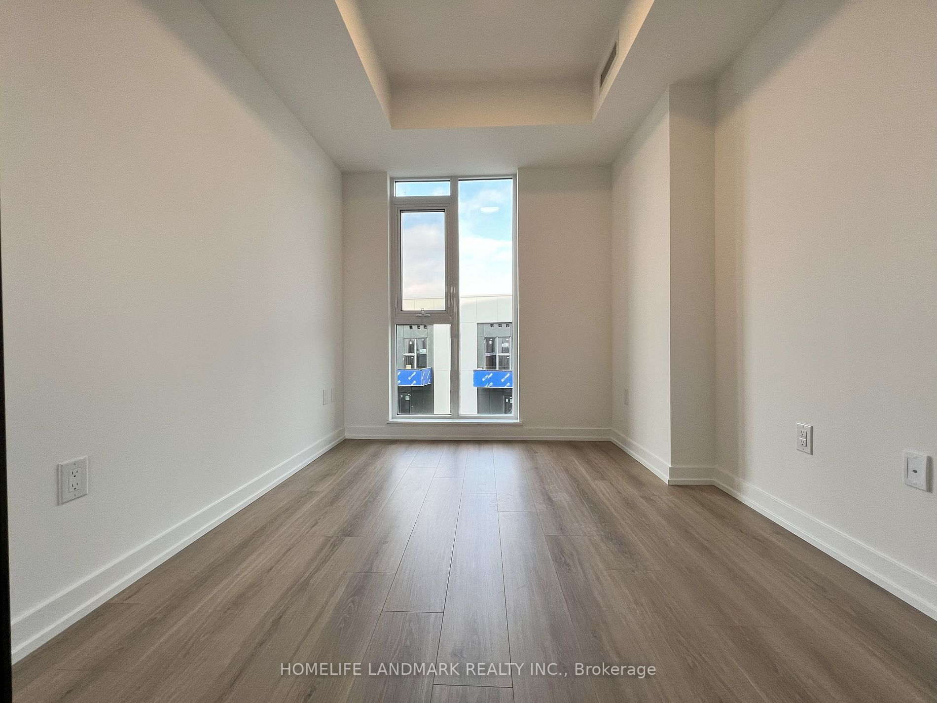 10 Lagerfeld Dr, #304