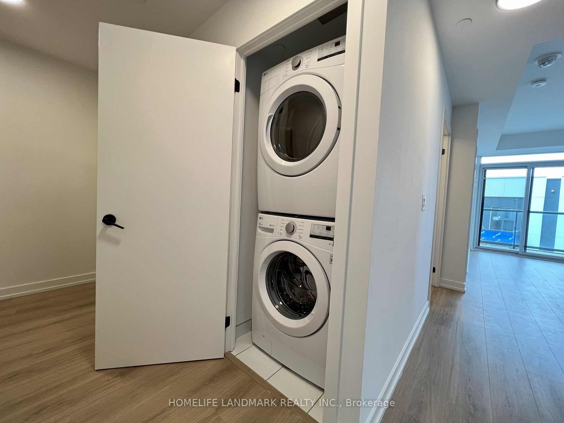 10 Lagerfeld Dr, #304