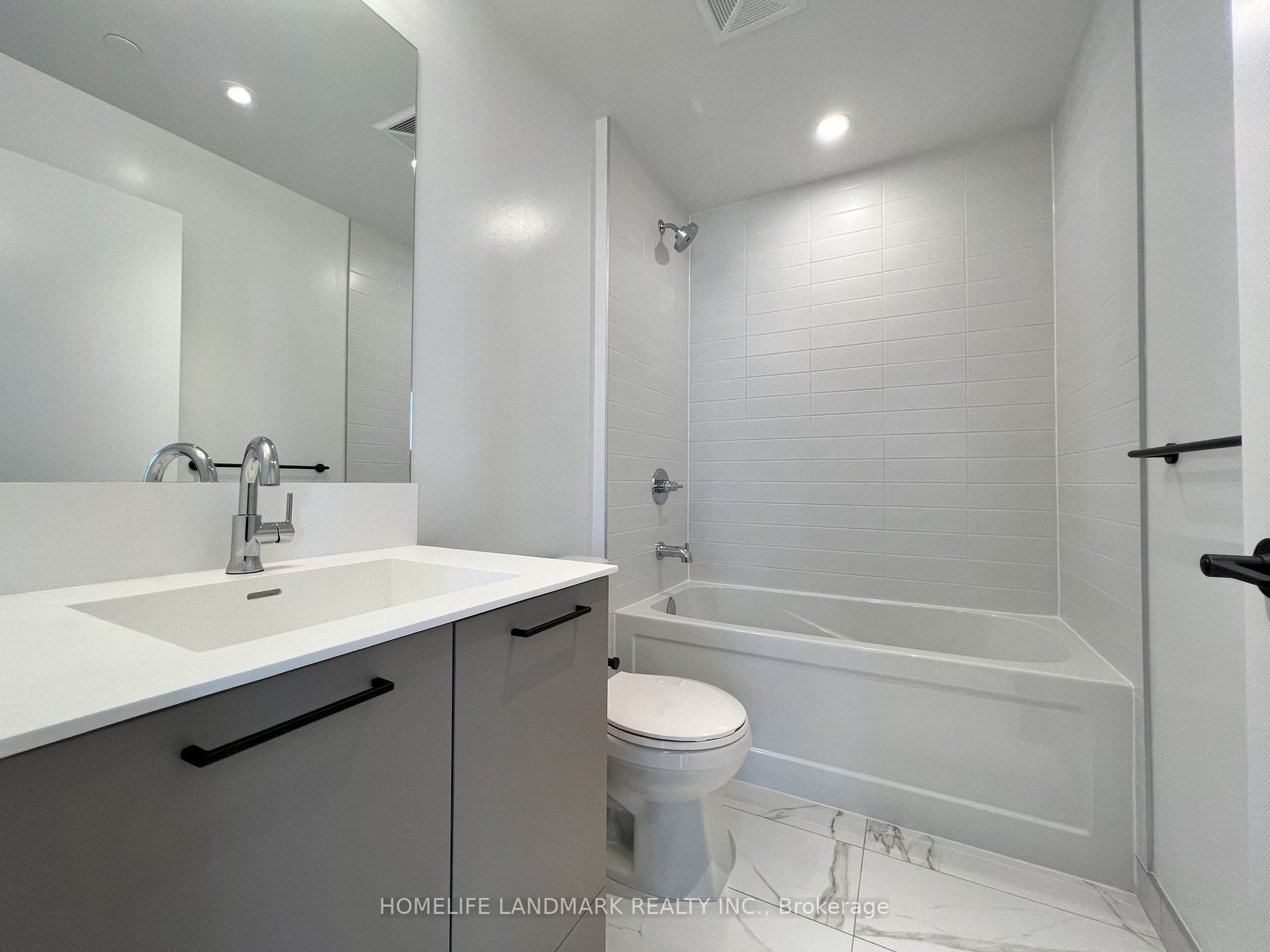 10 Lagerfeld Dr, #304