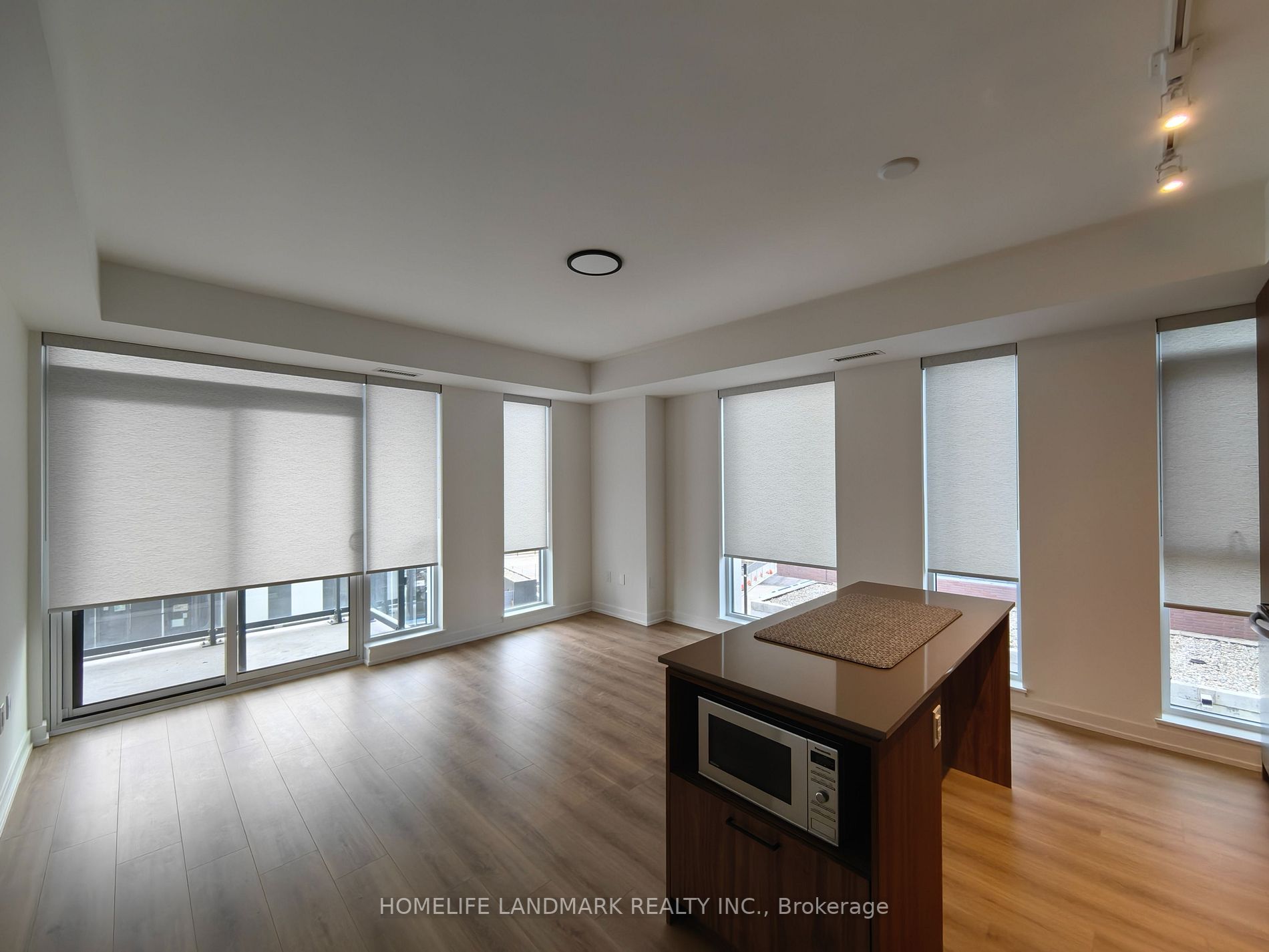 10 Lagerfeld Dr, #304