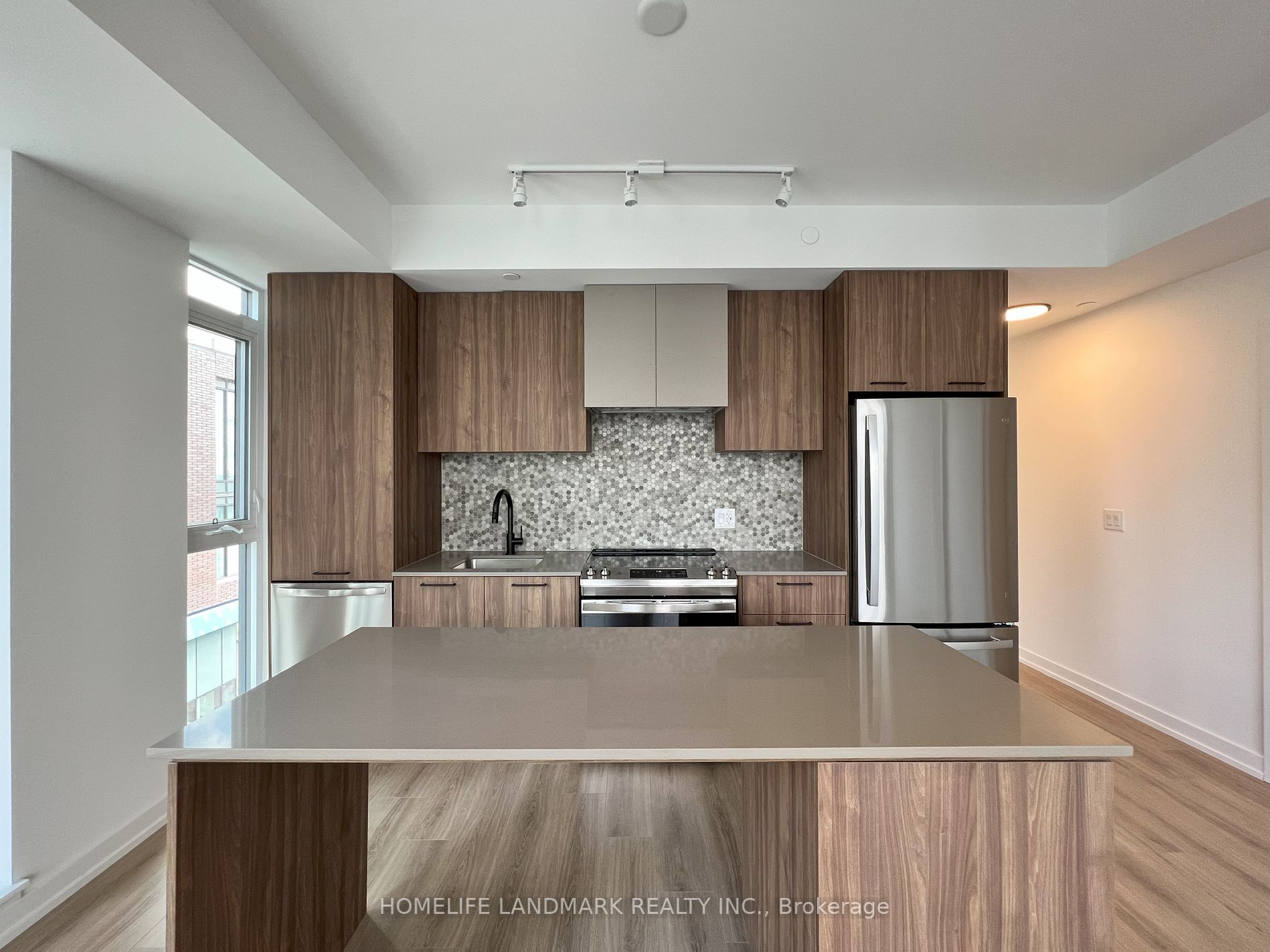 10 Lagerfeld Dr, #304