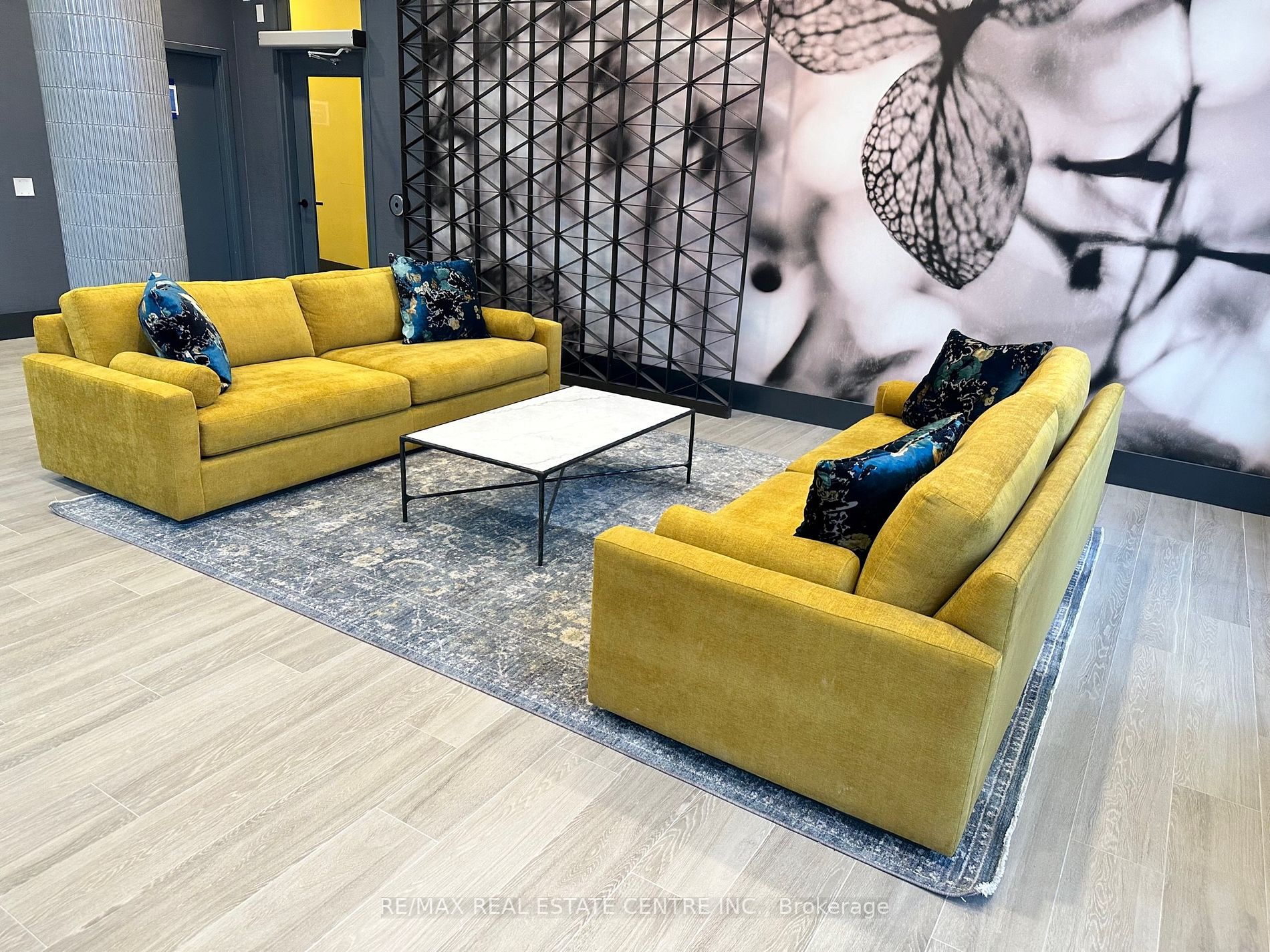 10 Lagerfeld Dr, #202