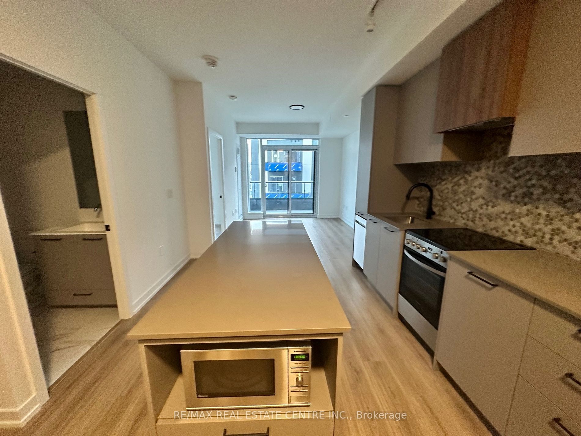 10 Lagerfeld Dr, #202