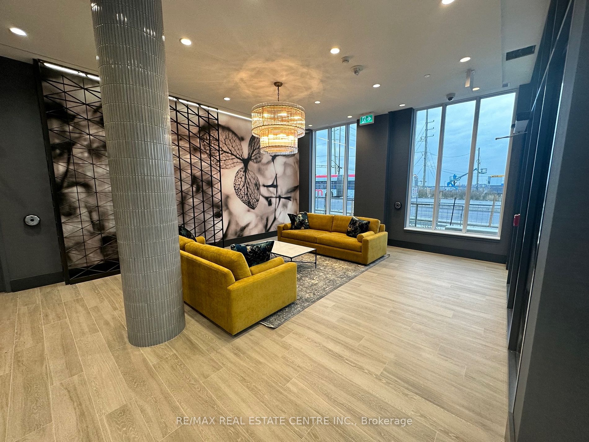10 Lagerfeld Dr, #202