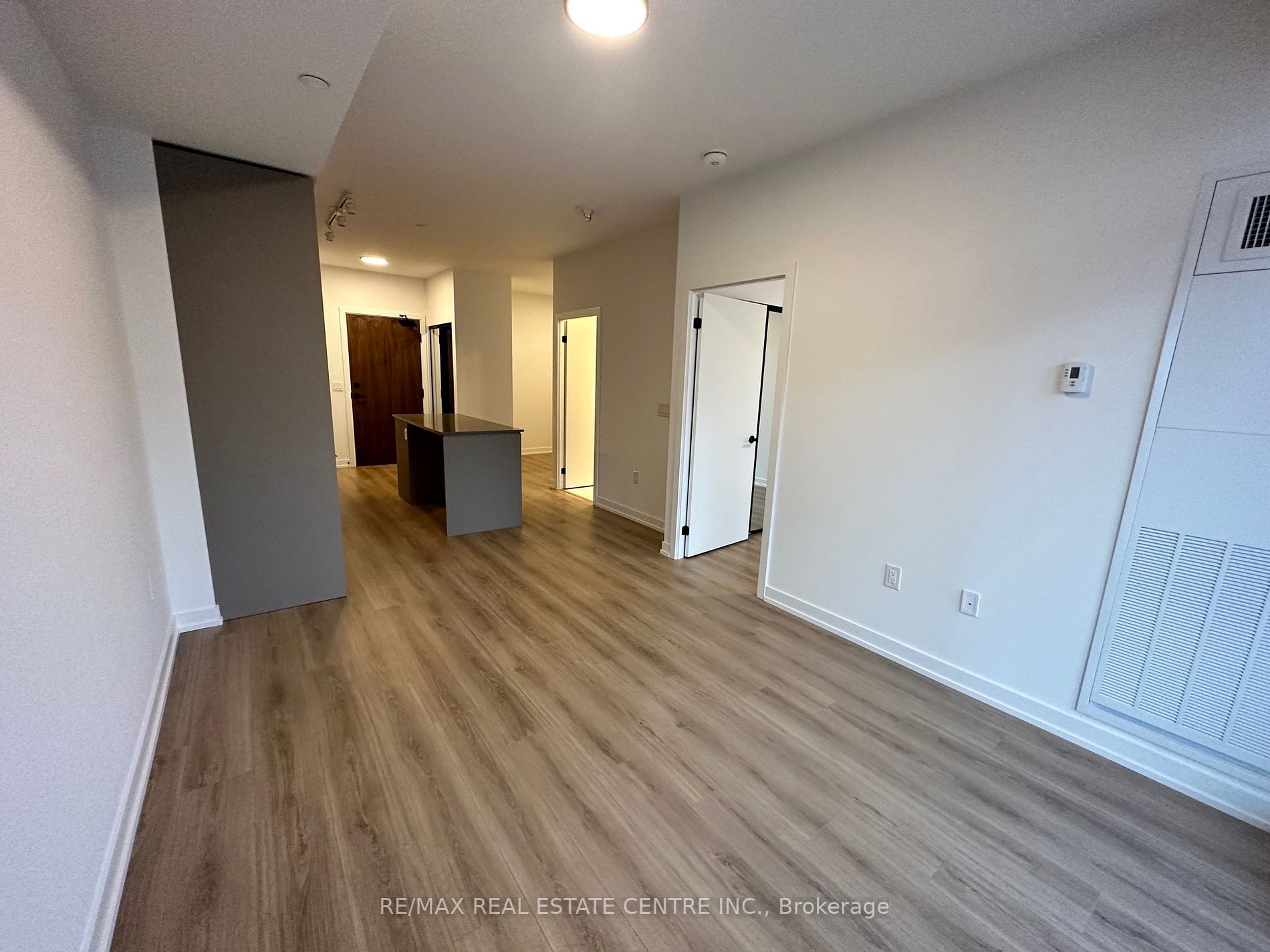 10 Lagerfeld Dr, #202