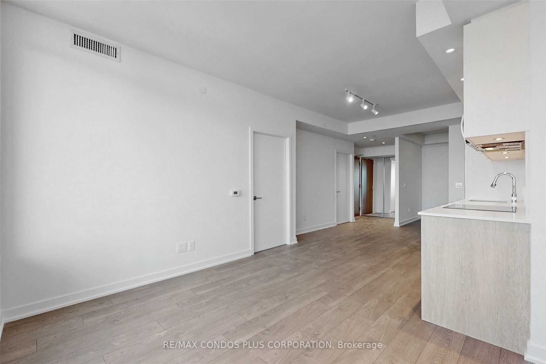 1928 Lakeshore Blvd W, #4001