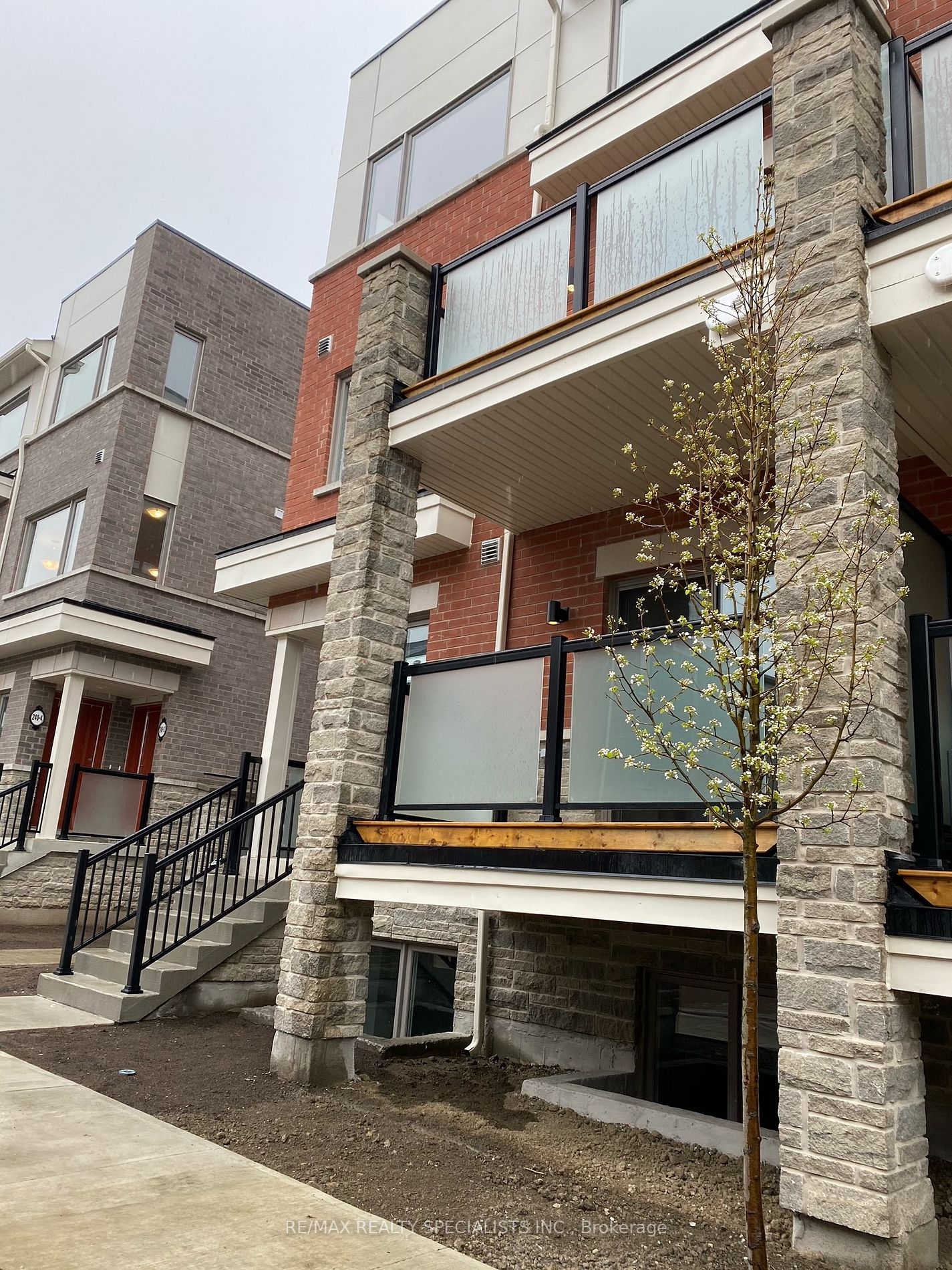 1-250 Lagerfeld Dr, #43