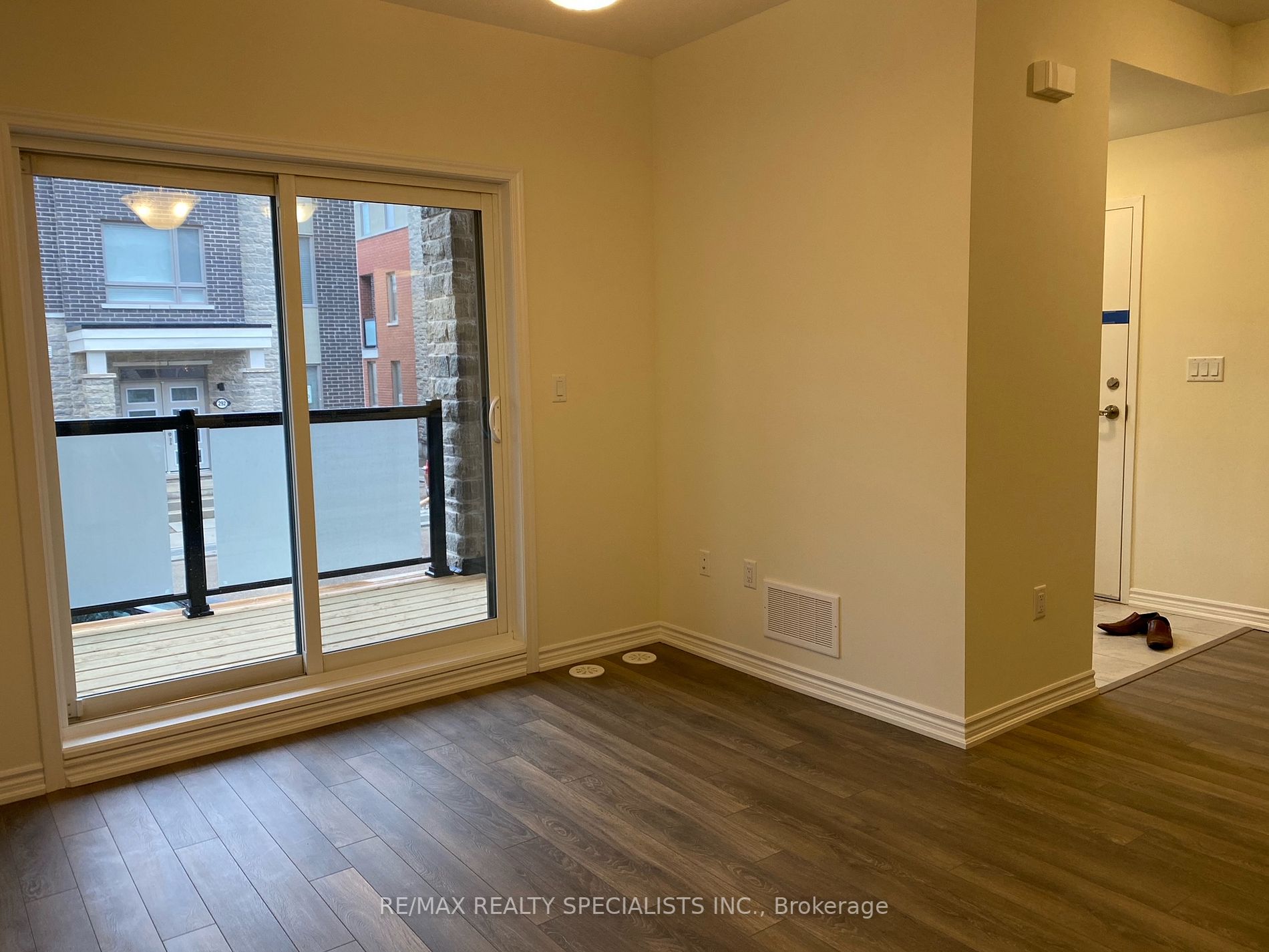 1-250 Lagerfeld Dr, #43