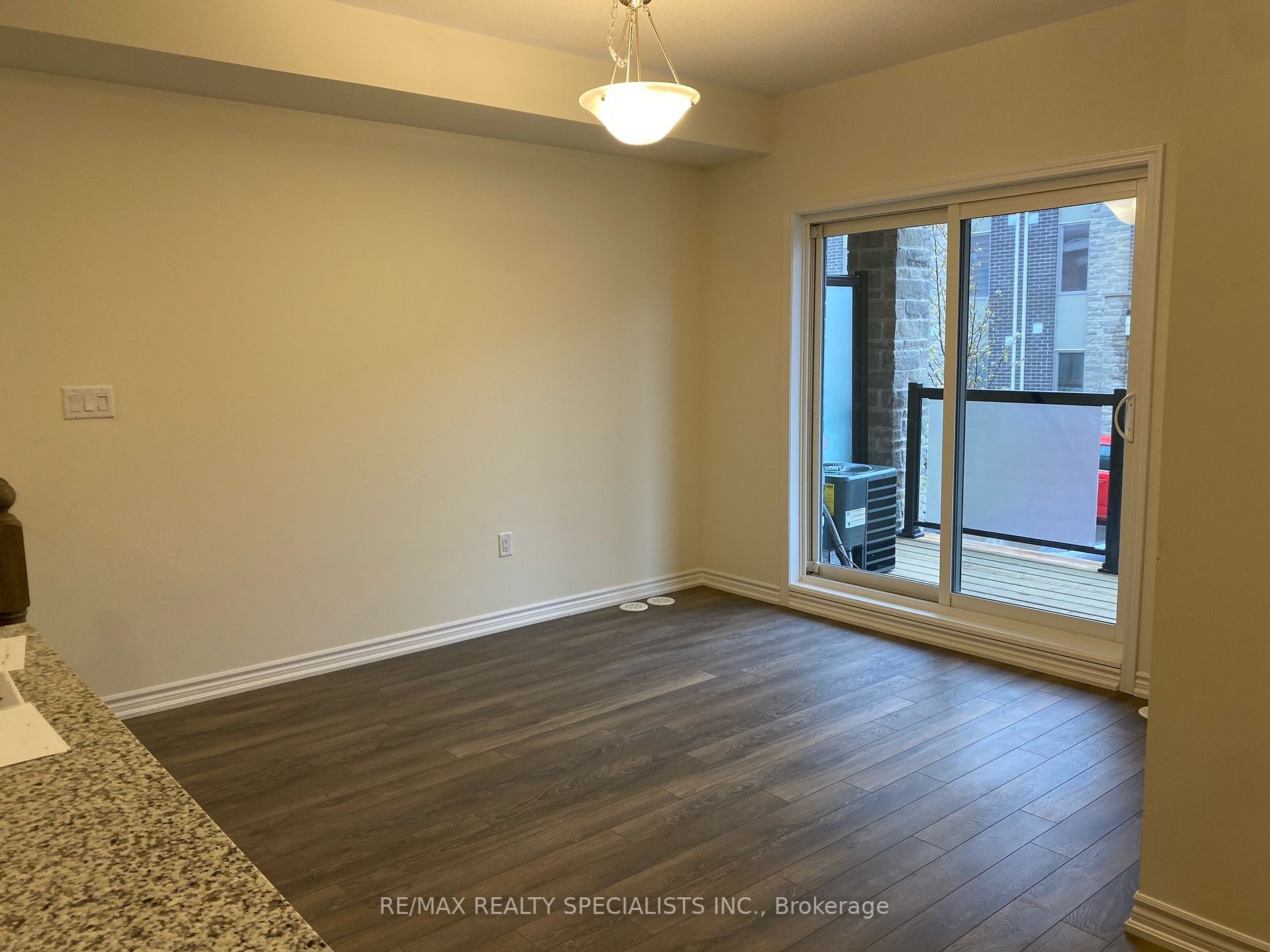1-250 Lagerfeld Dr, #43
