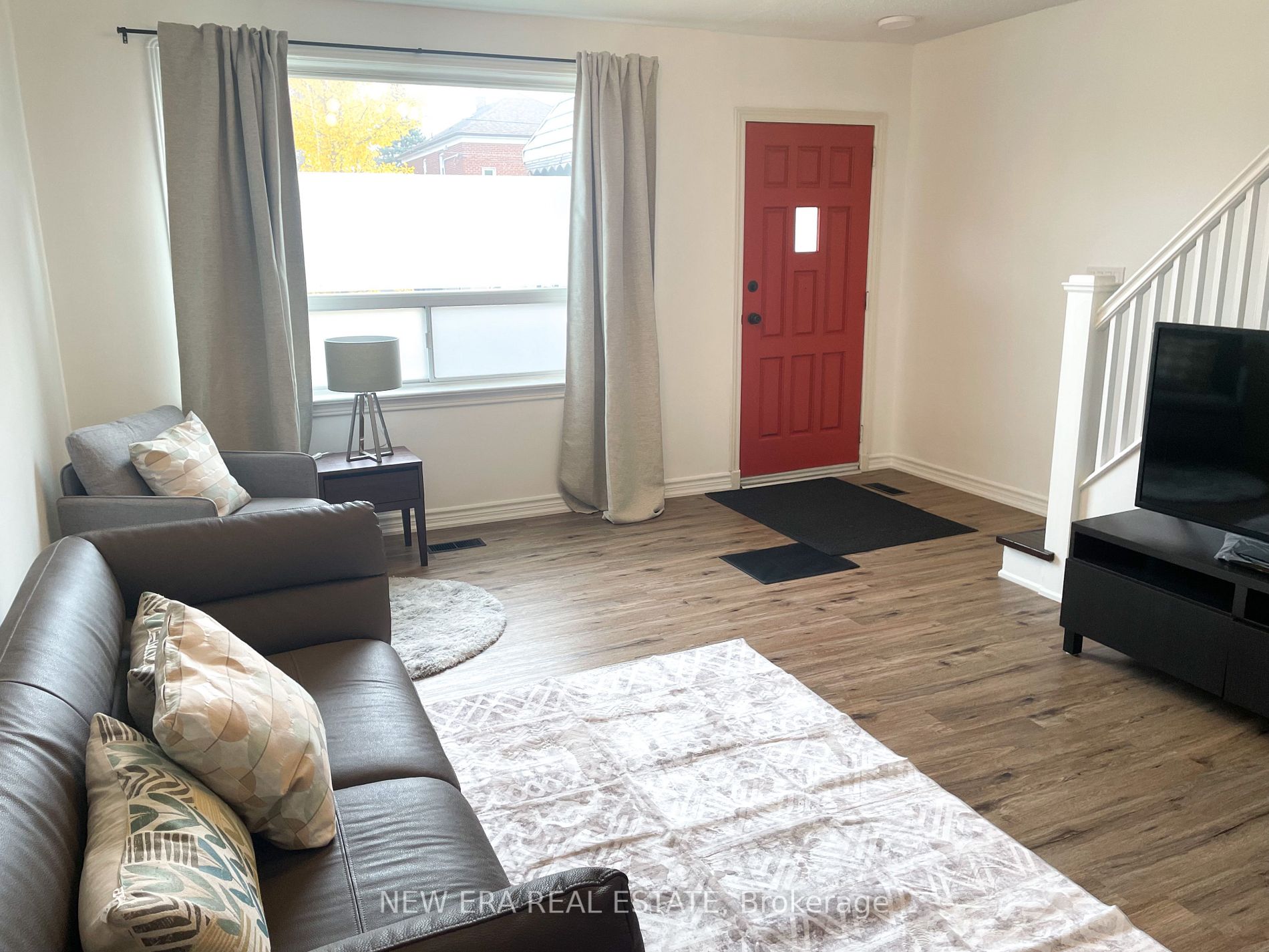 562 Royal York Rd