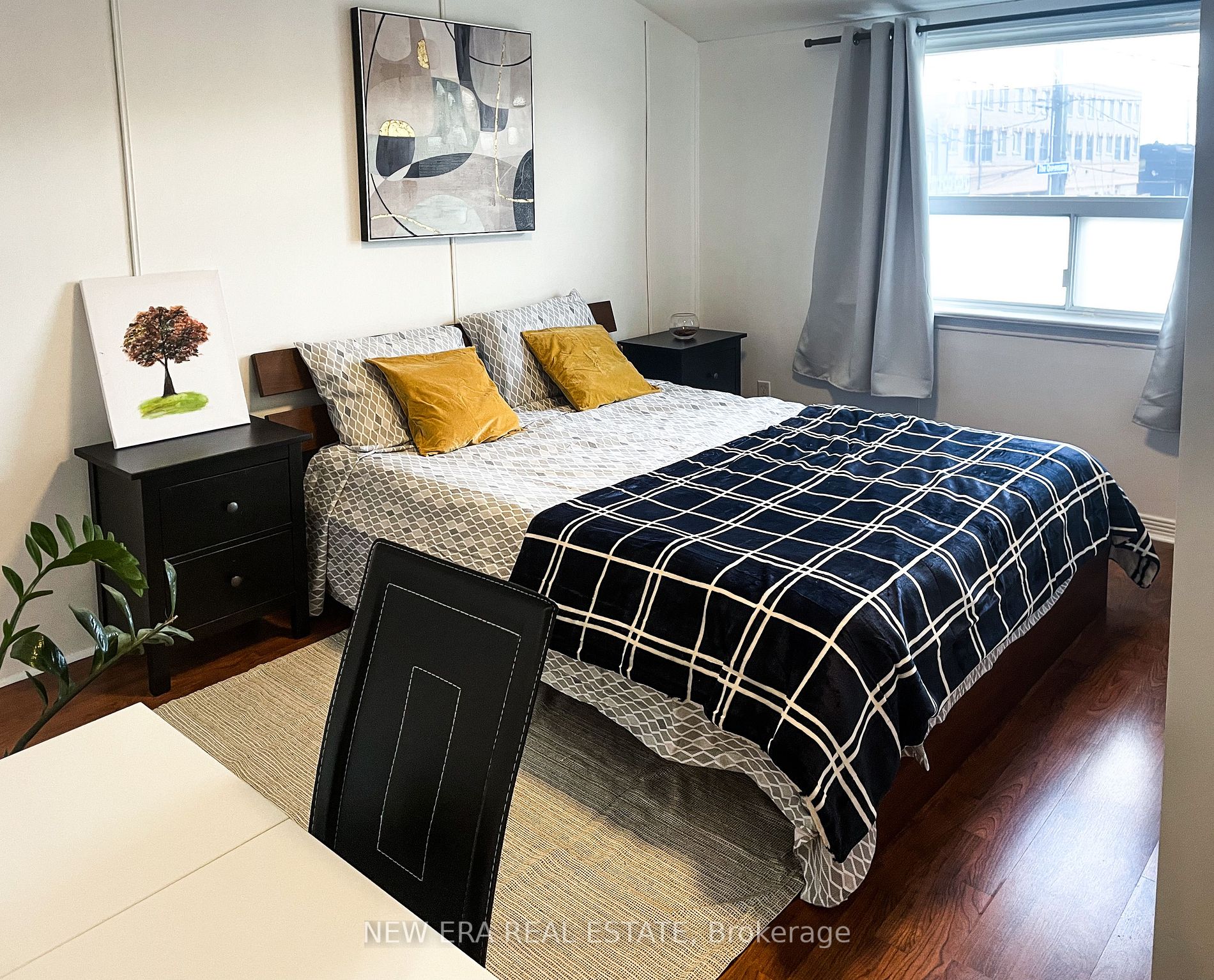 562 Royal York Rd