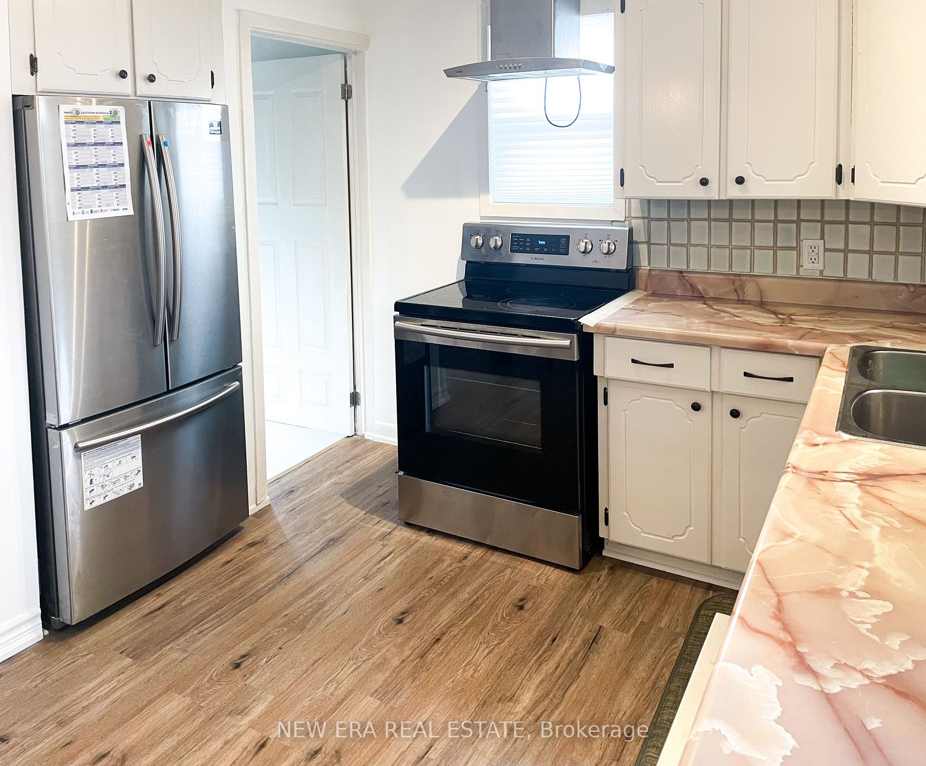 562 Royal York Rd