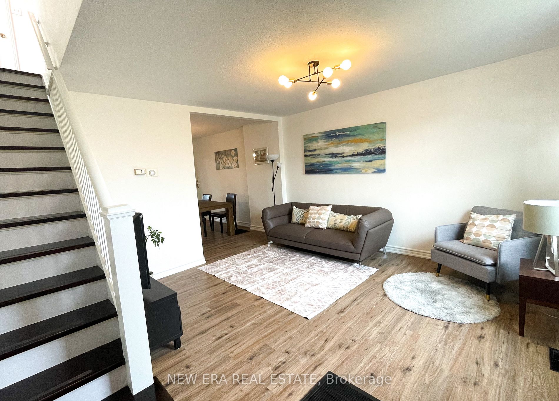 562 Royal York Rd
