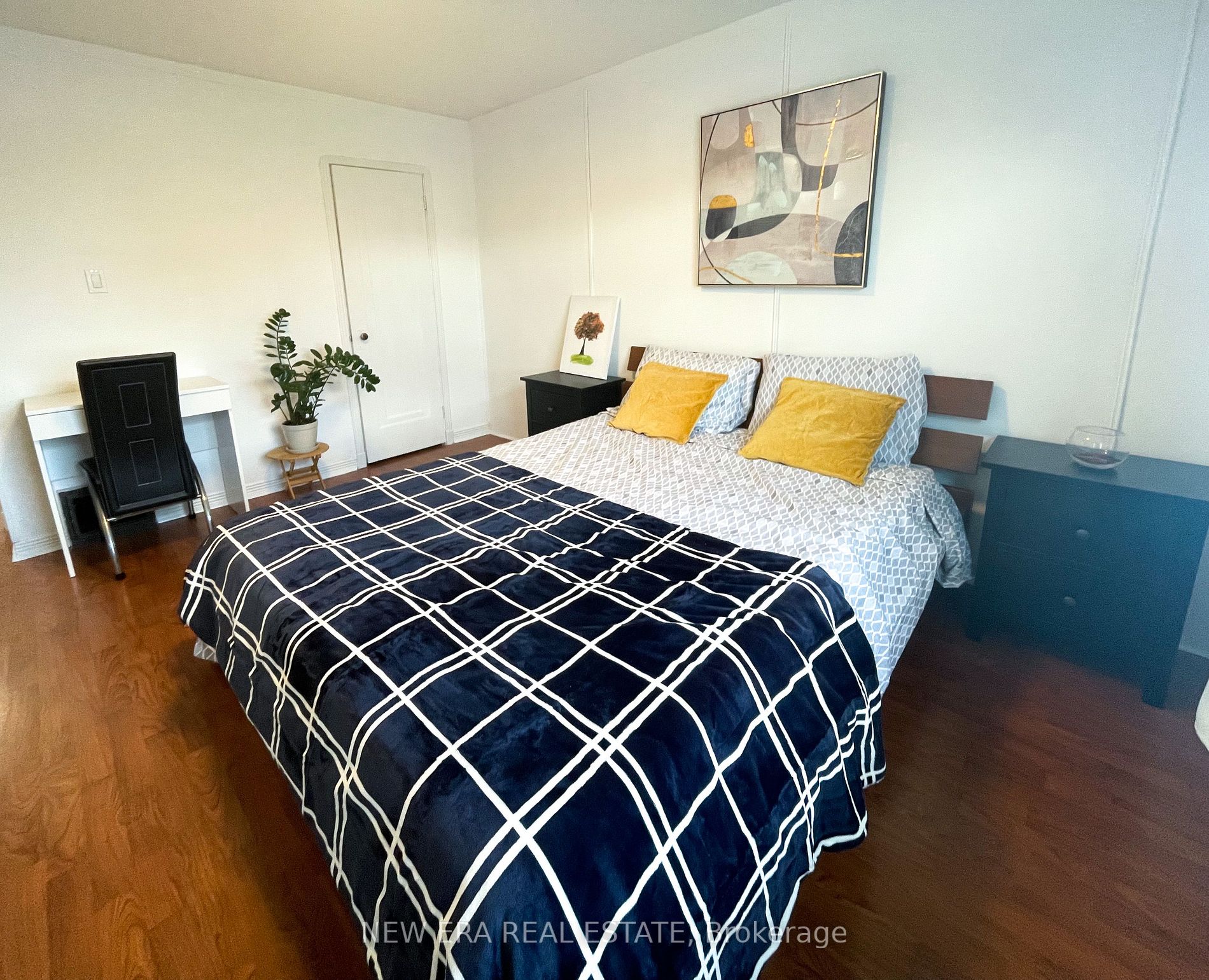 562 Royal York Rd