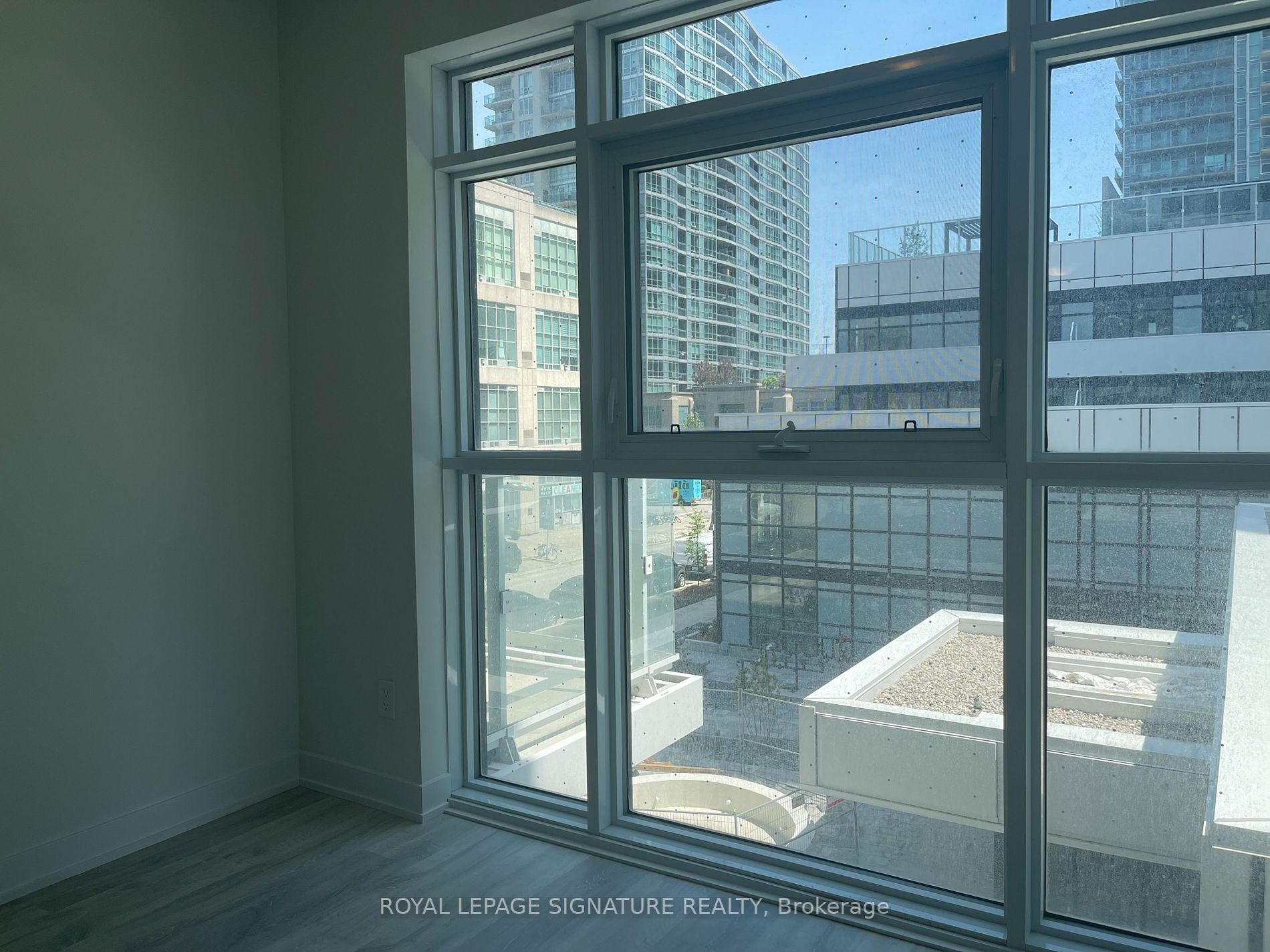 251 Manitoba St, #335