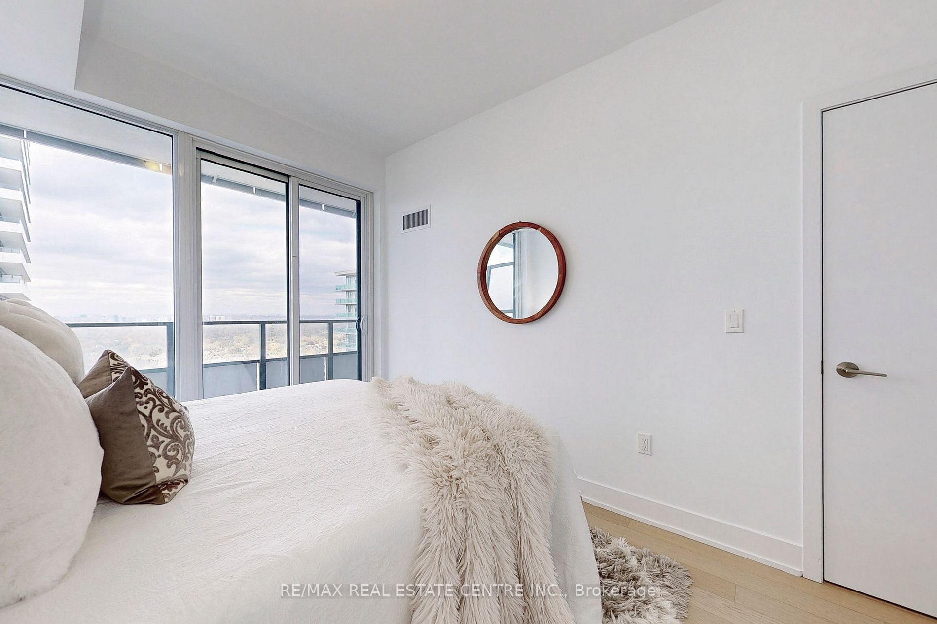 20 Shore Breeze Dr, #3903