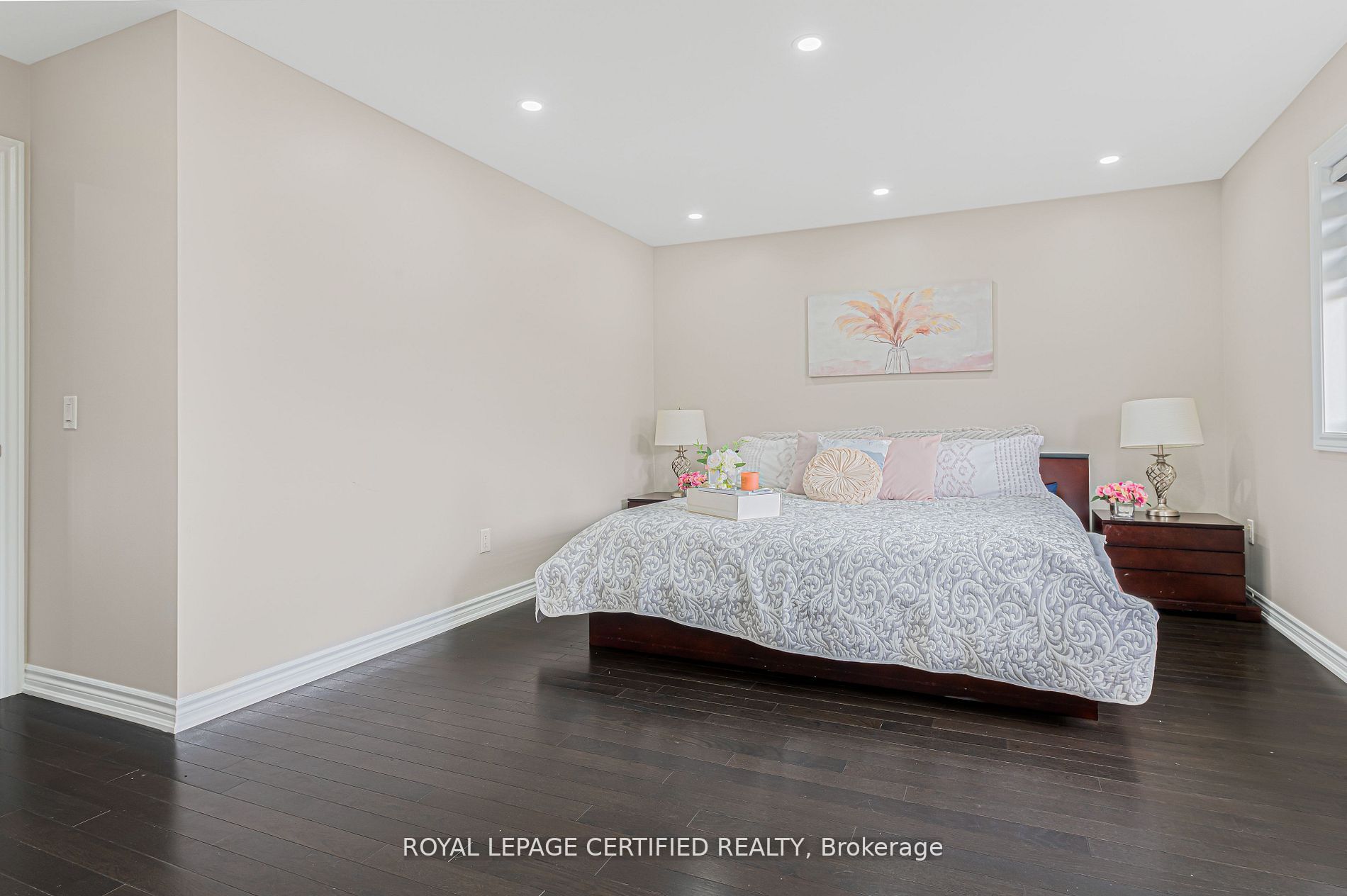 11 Brethby St