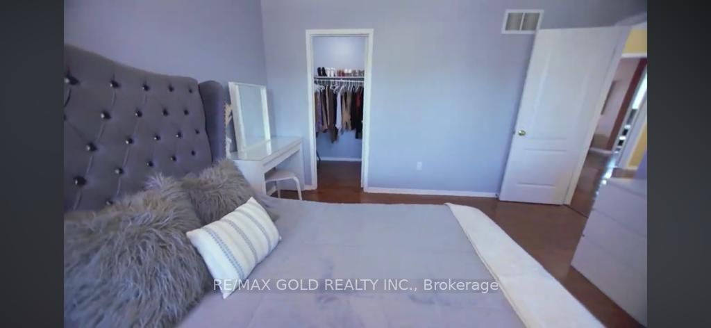 15 Nina Pl, #Upper