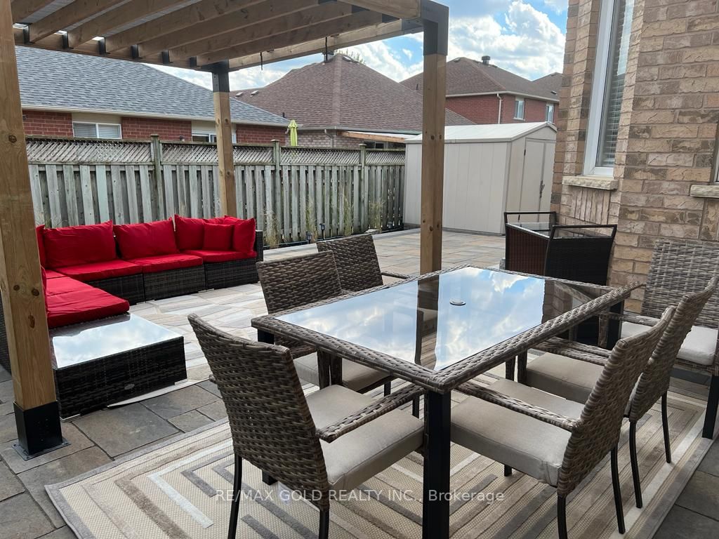 15 Nina Pl, #Upper
