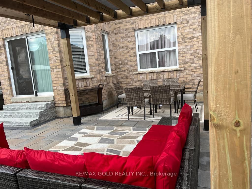 15 Nina Pl, #Upper