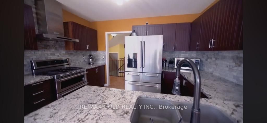 15 Nina Pl, #Upper