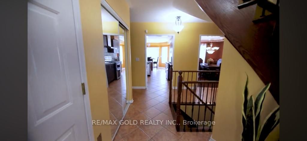 15 Nina Pl, #Upper