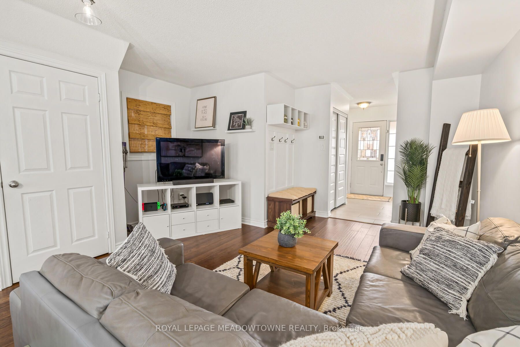 74 Mowat Cres