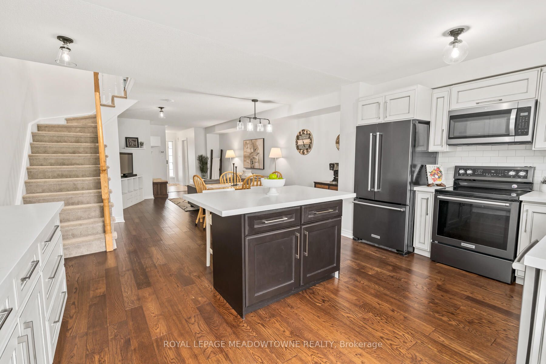 74 Mowat Cres