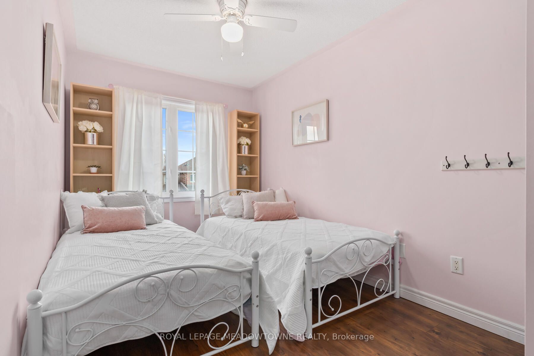 74 Mowat Cres