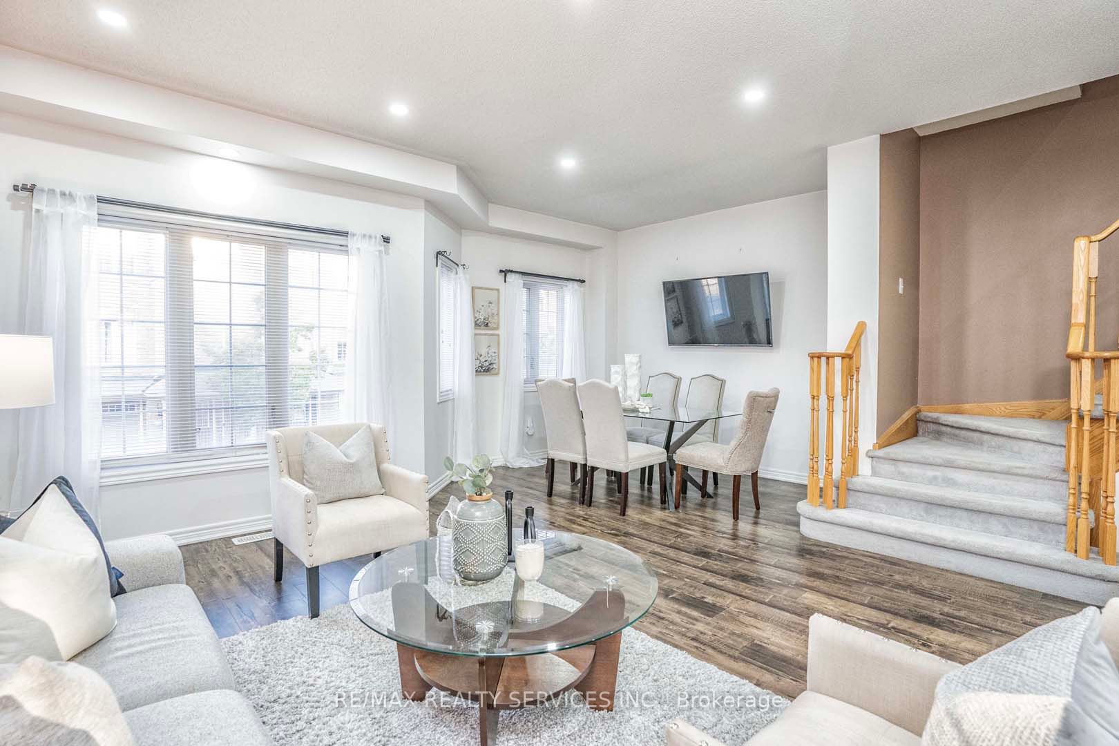 4 Urbana Rd